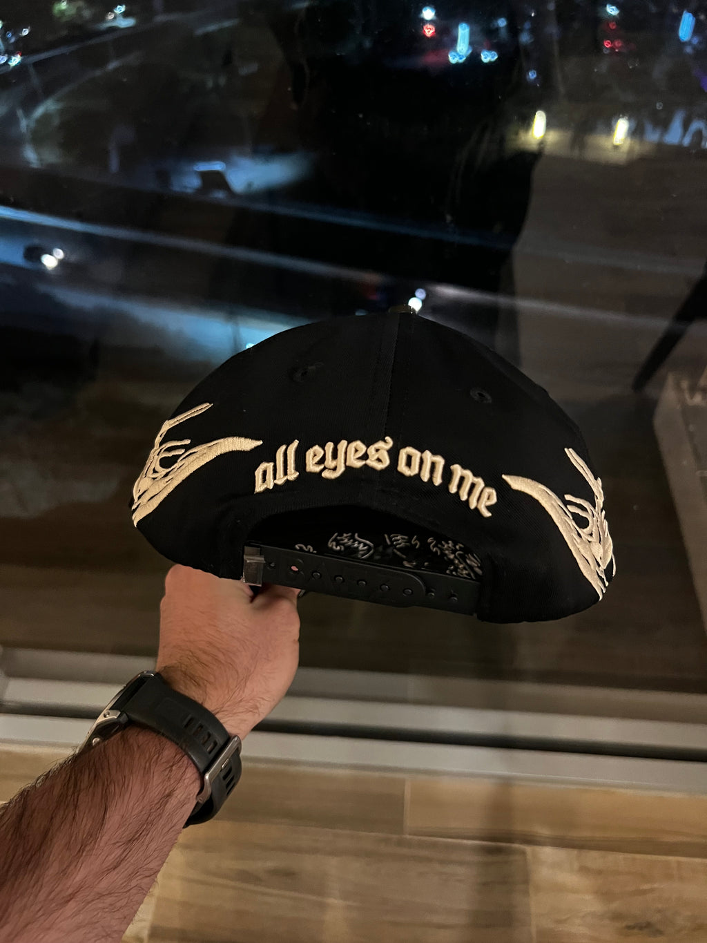 Gorra Baez X Shifu All Eyes On Me Negra Ojos Original Adriano Zendejas