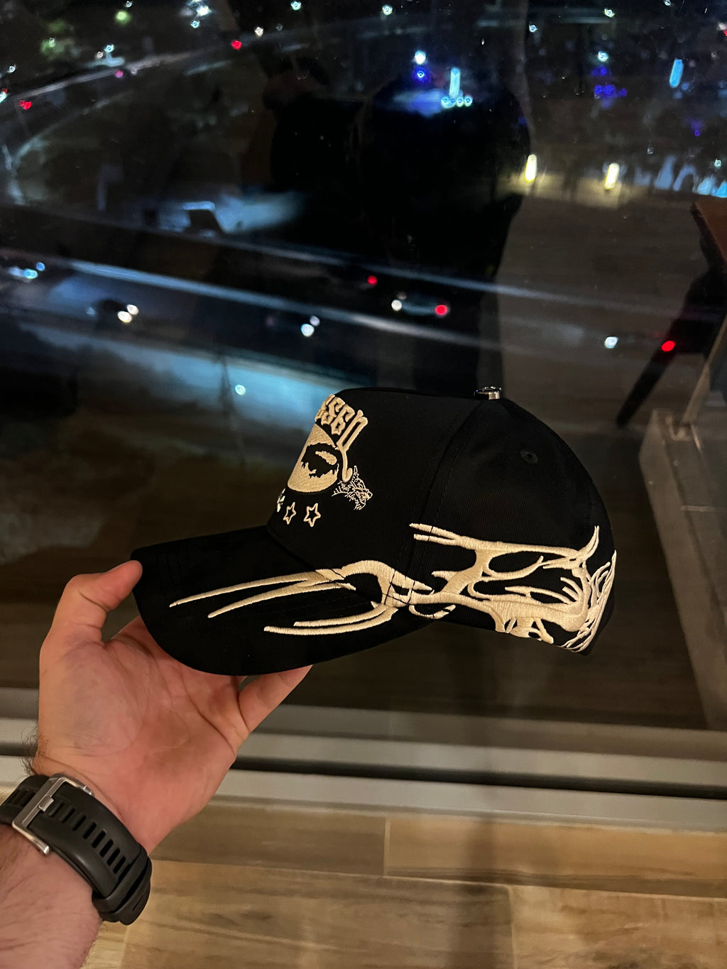 Gorra Baez X Shifu All Eyes On Me Negra Ojos Original Adriano Zendejas