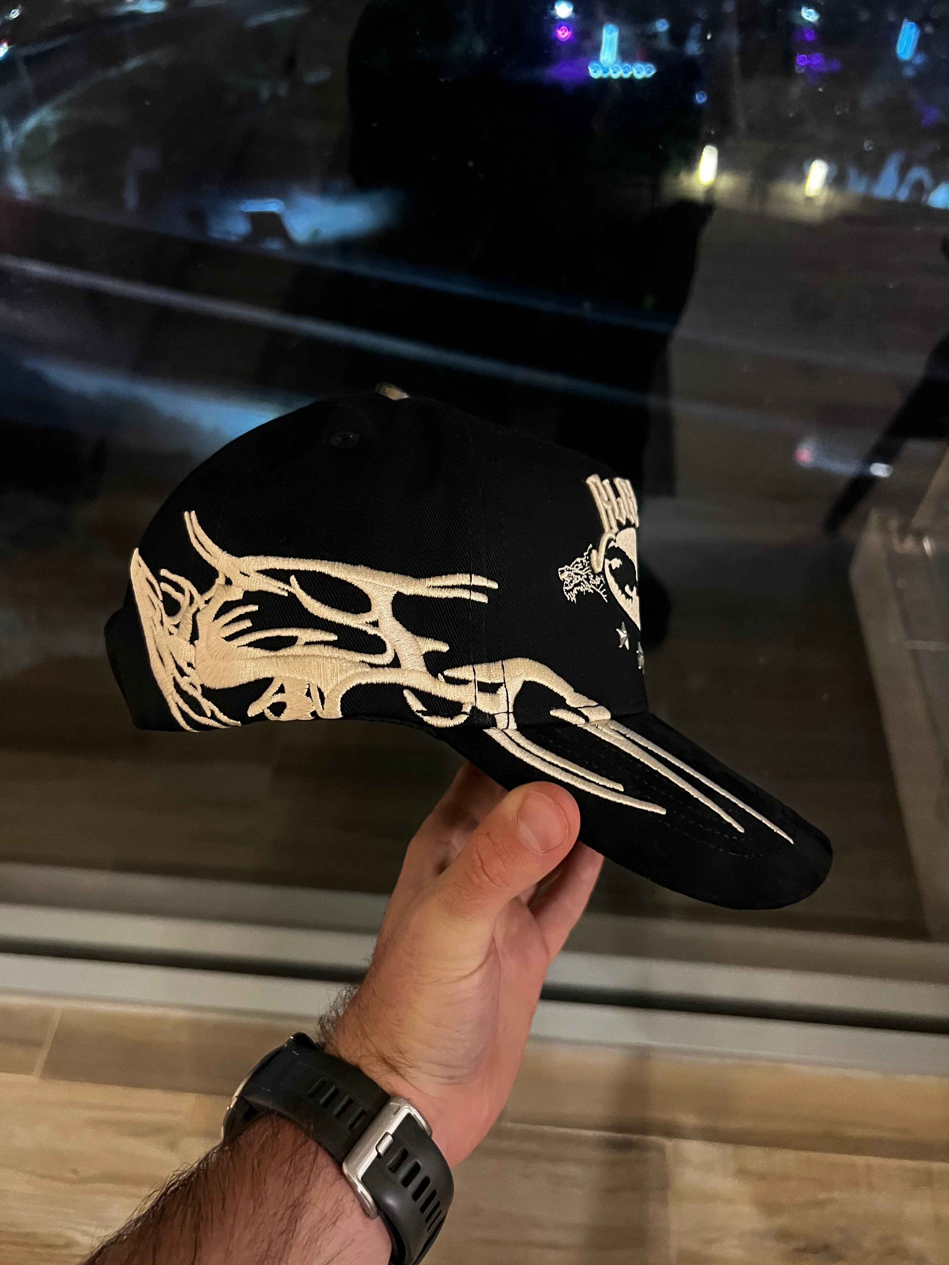 Gorra Baez X Shifu All Eyes On Me Negra Ojos Original Adriano Zendejas