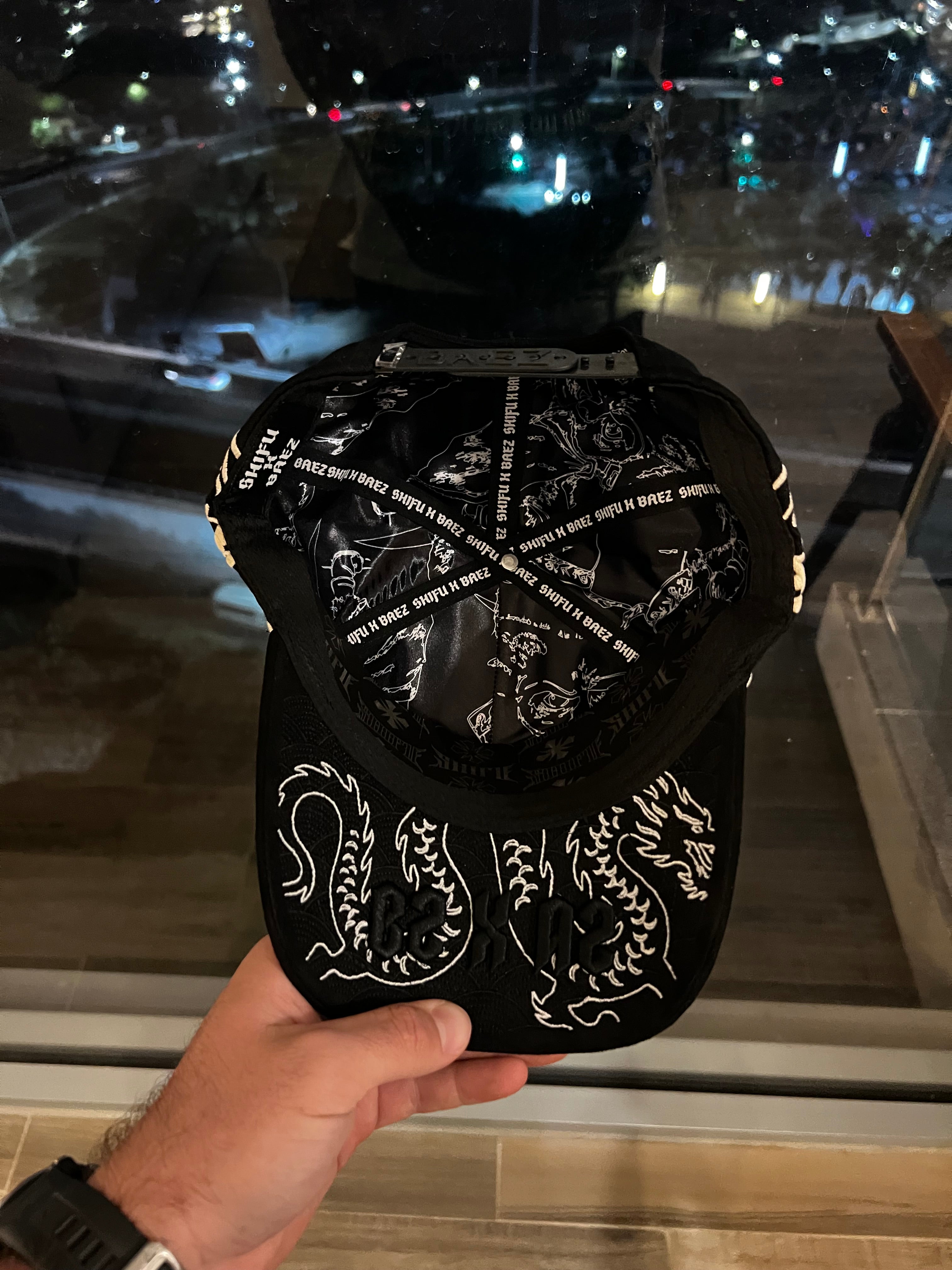 Gorra Baez X Shifu All Eyes On Me Negra Ojos Original Adriano Zendejas