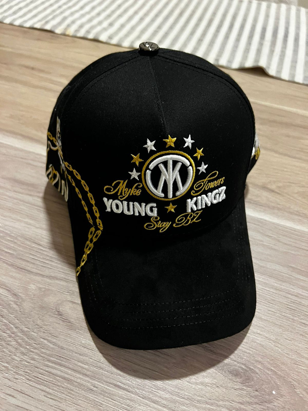 Gorra Baez X Myke Towers Like Myke Original Perros Adriano Zendejas