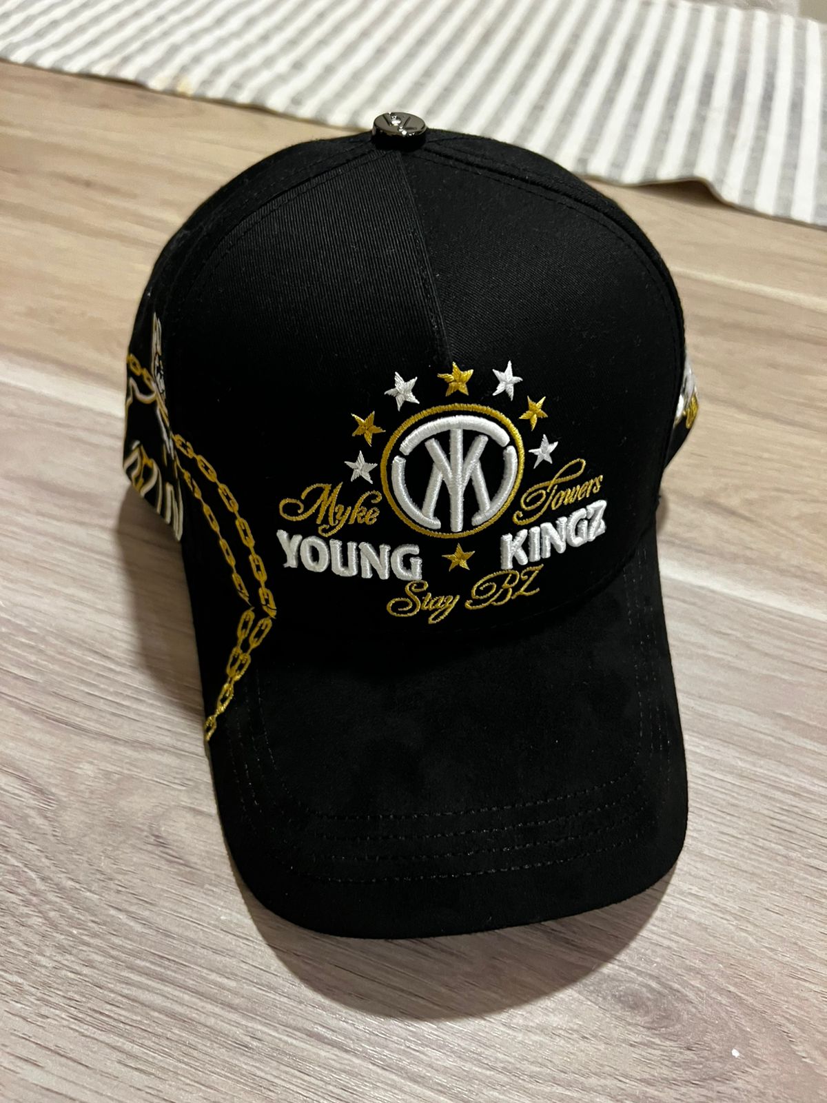 Gorra Baez X Myke Towers Like Myke Original Perros Adriano Zendejas