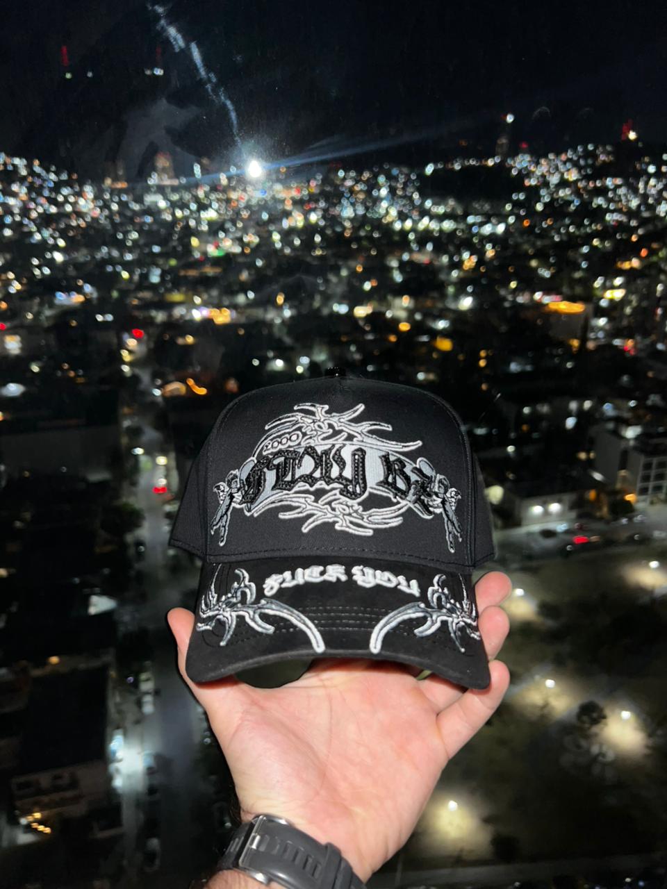 PROMO 850 c/u 3 Gorras Baez f you Stay Buzy, Baez x Myke towers Easy Money Baby, SD Astro Black Originales