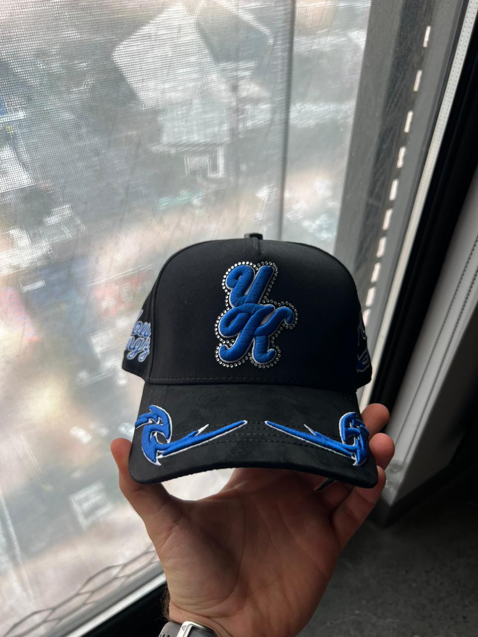 Gorra Baez X Myke Towers Young Kingz Original Azul