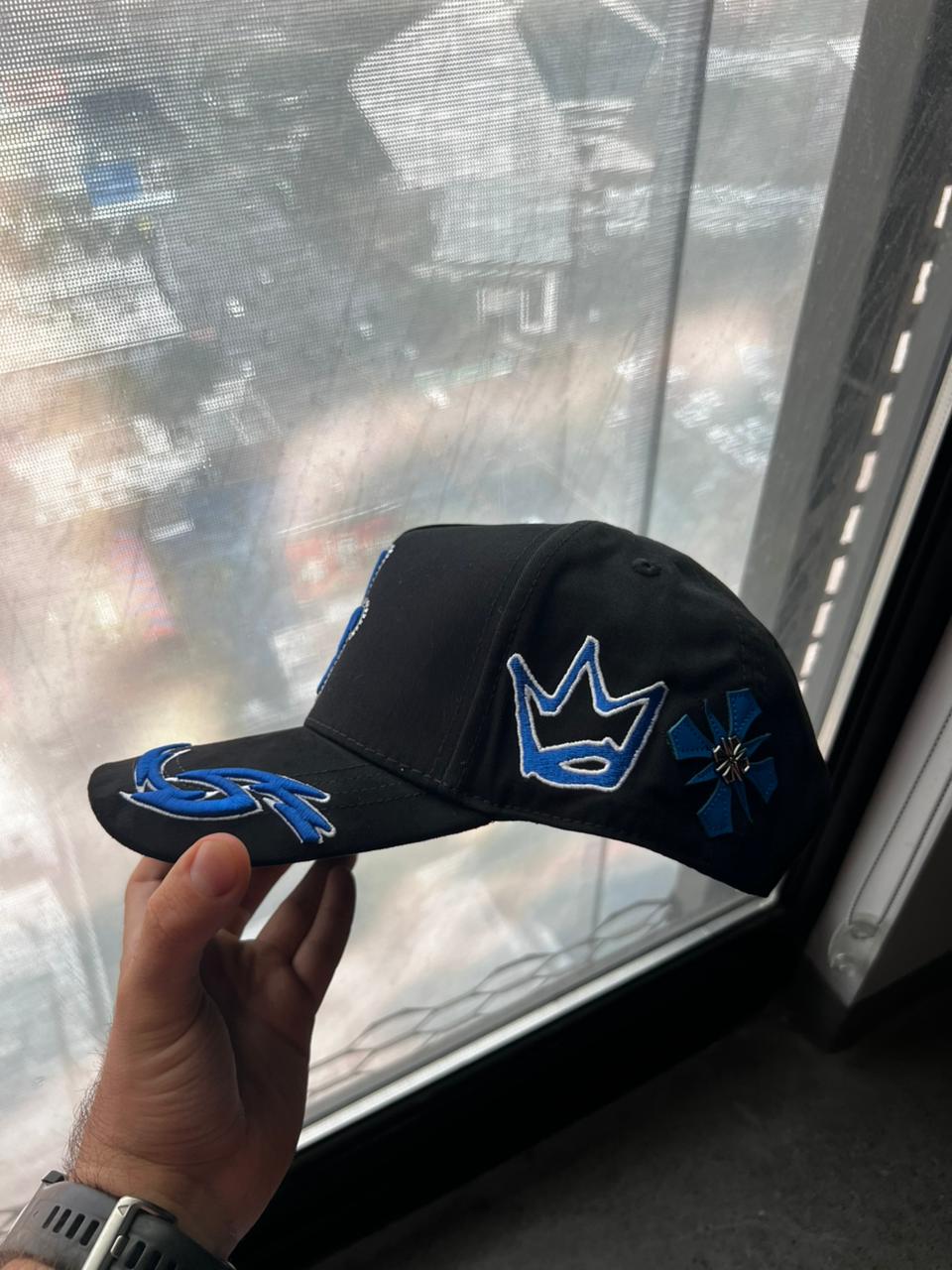 Gorra Baez X Myke Towers Young Kingz Original Azul