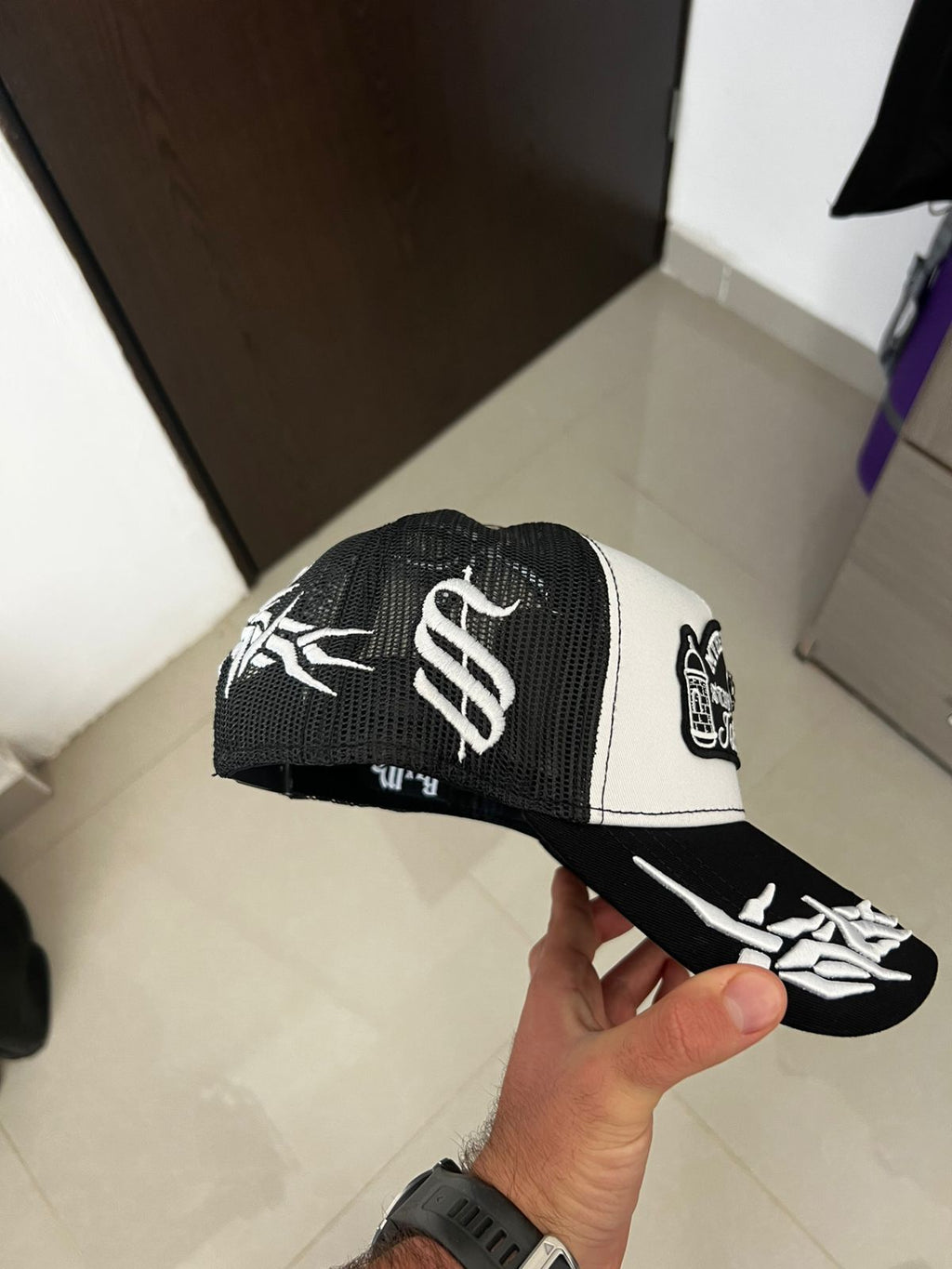 Gorra Baez X Myke Towers Island Boyz blanca Original Adriano Zendejas