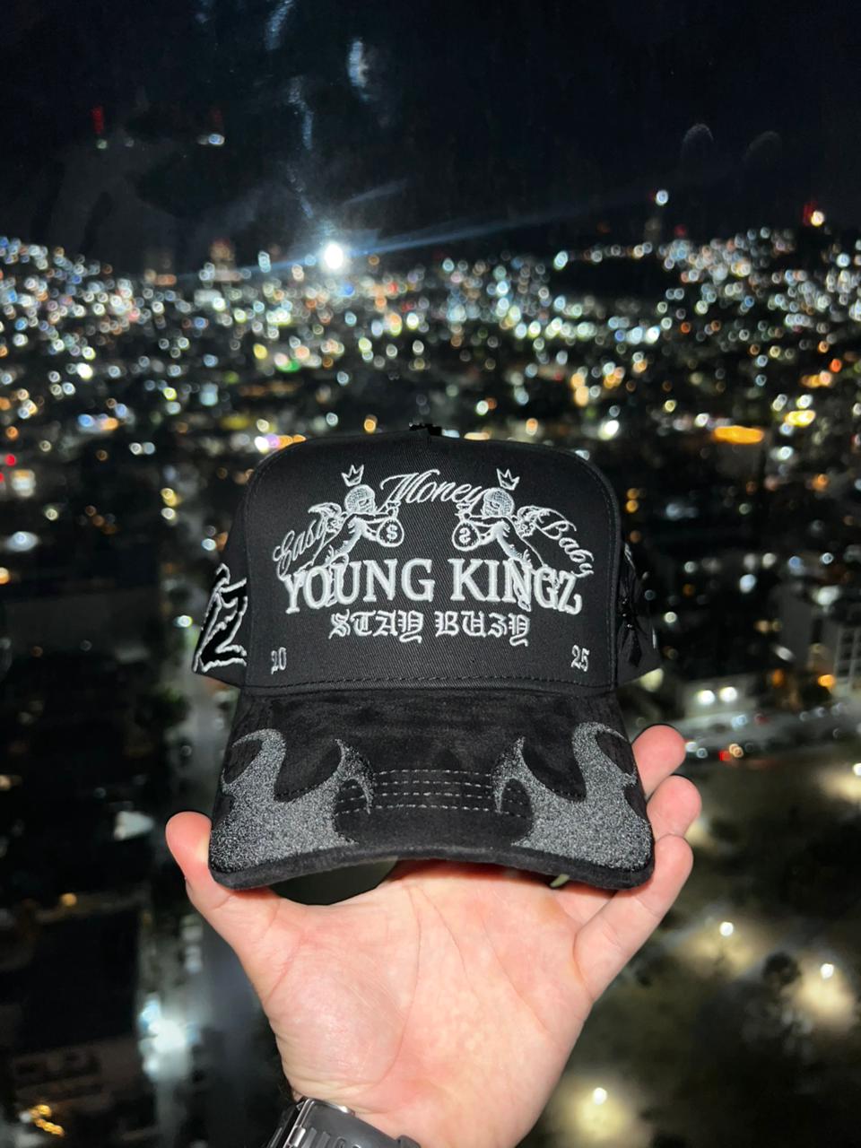 PROMO 850 c/u 3 Gorras Baez f you Stay Buzy, Baez x Myke towers Easy Money Baby, SD Astro Black Originales